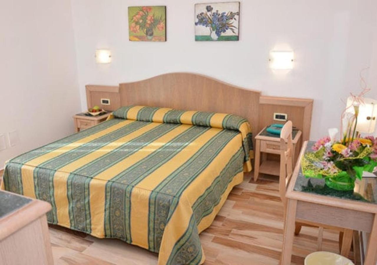 Hotel Thalas Club Torre dell'Orso Luaran gambar